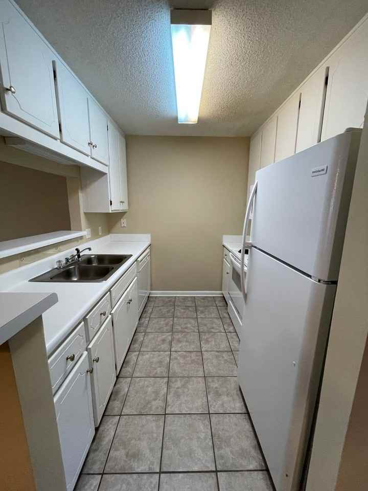 101 S Springview Dr - Photo 4 of 15