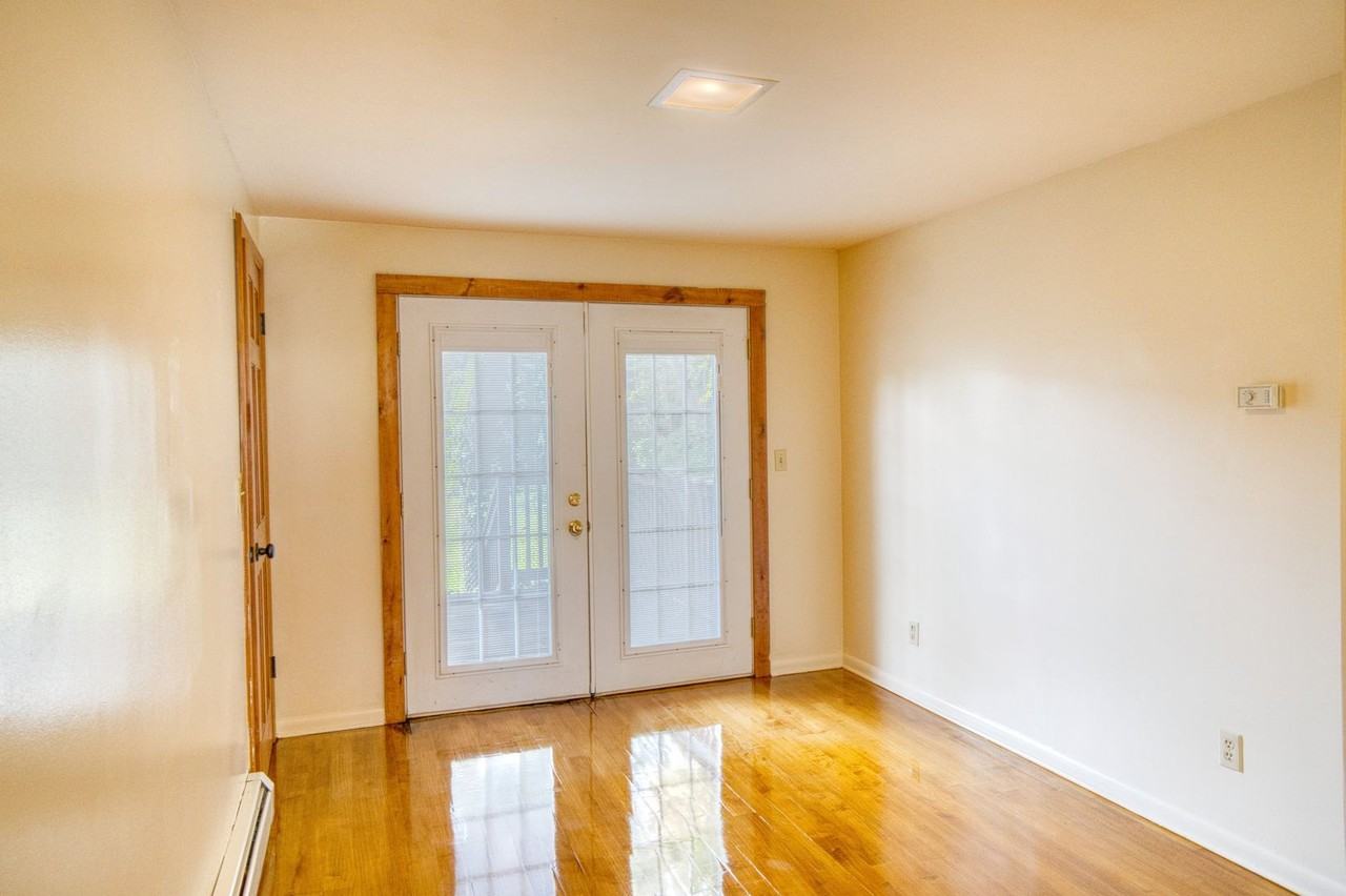 204 Jerome St - Photo 3 of 31