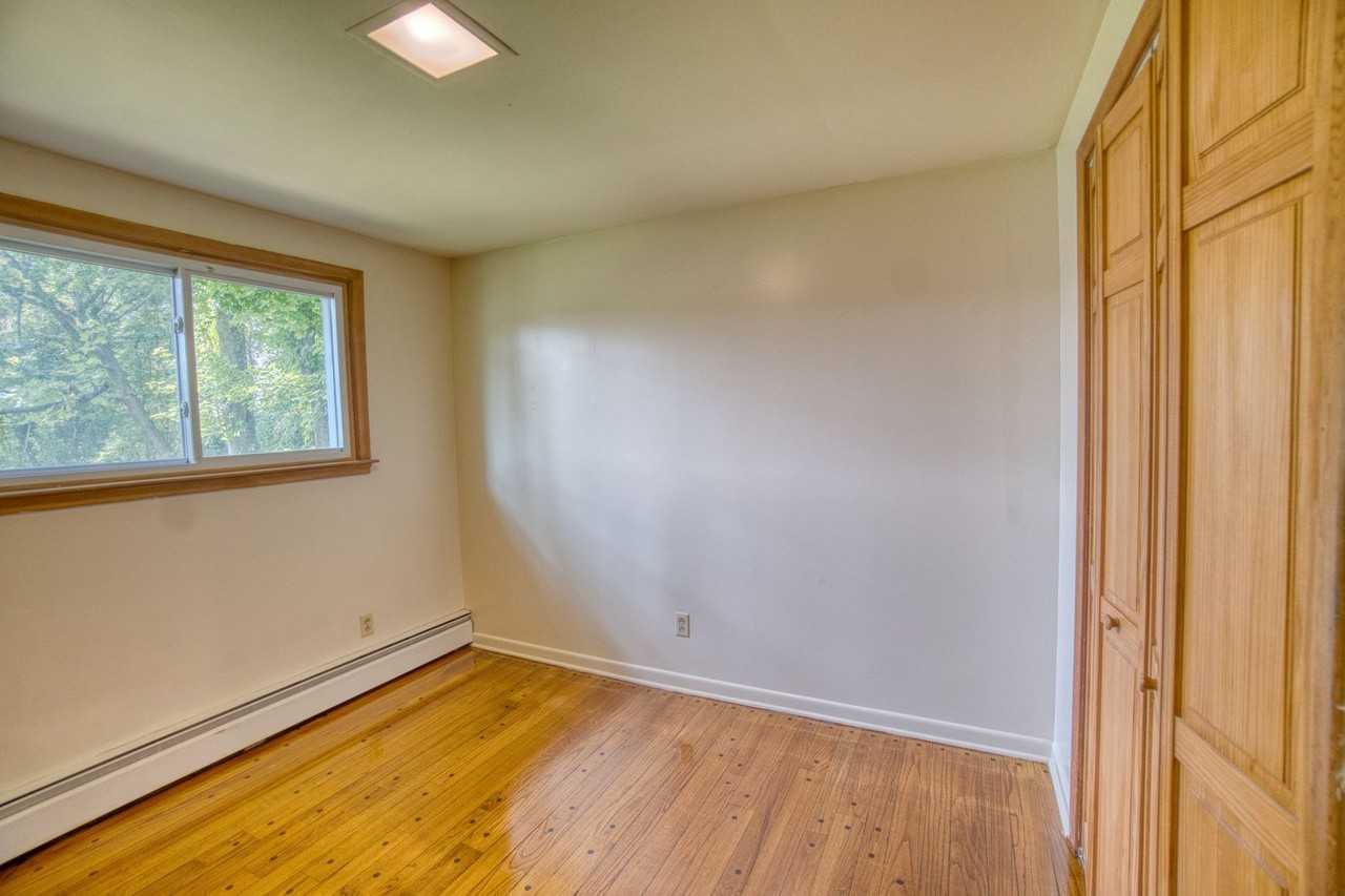 204 Jerome St - Photo 4 of 31