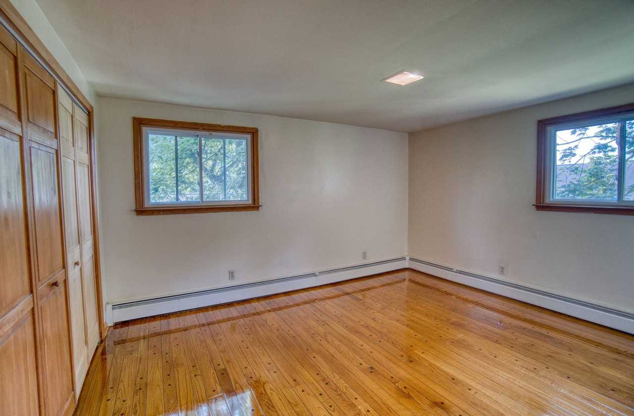 204 Jerome St - Photo 5 of 31