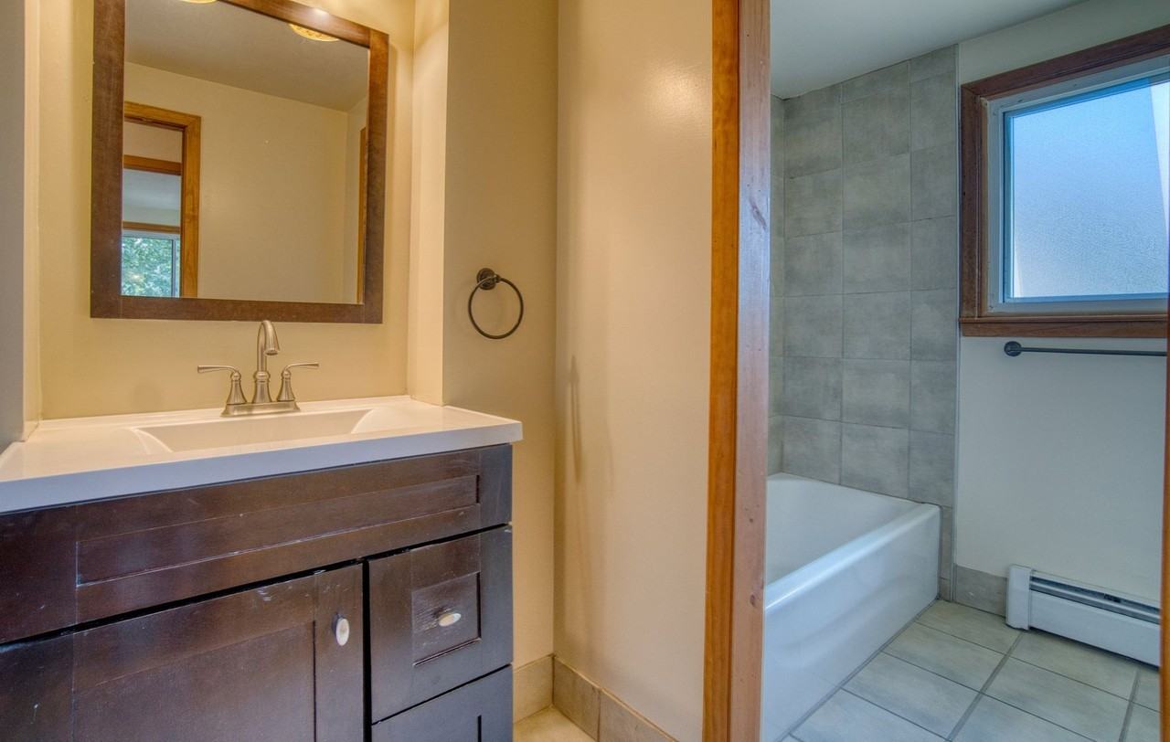 204 Jerome St - Photo 6 of 31
