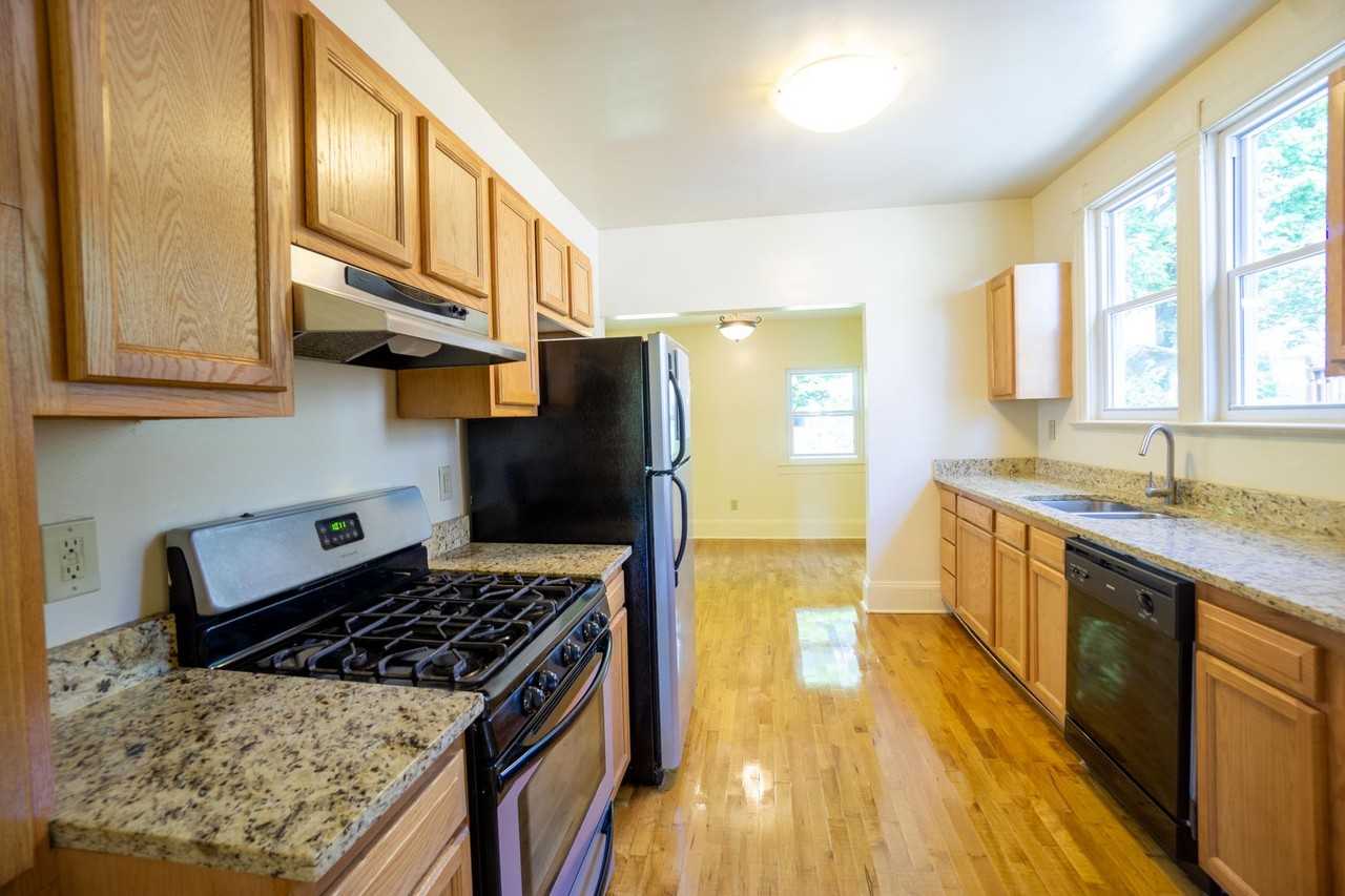 340 Roosevelt Ave - Photo 2 of 28