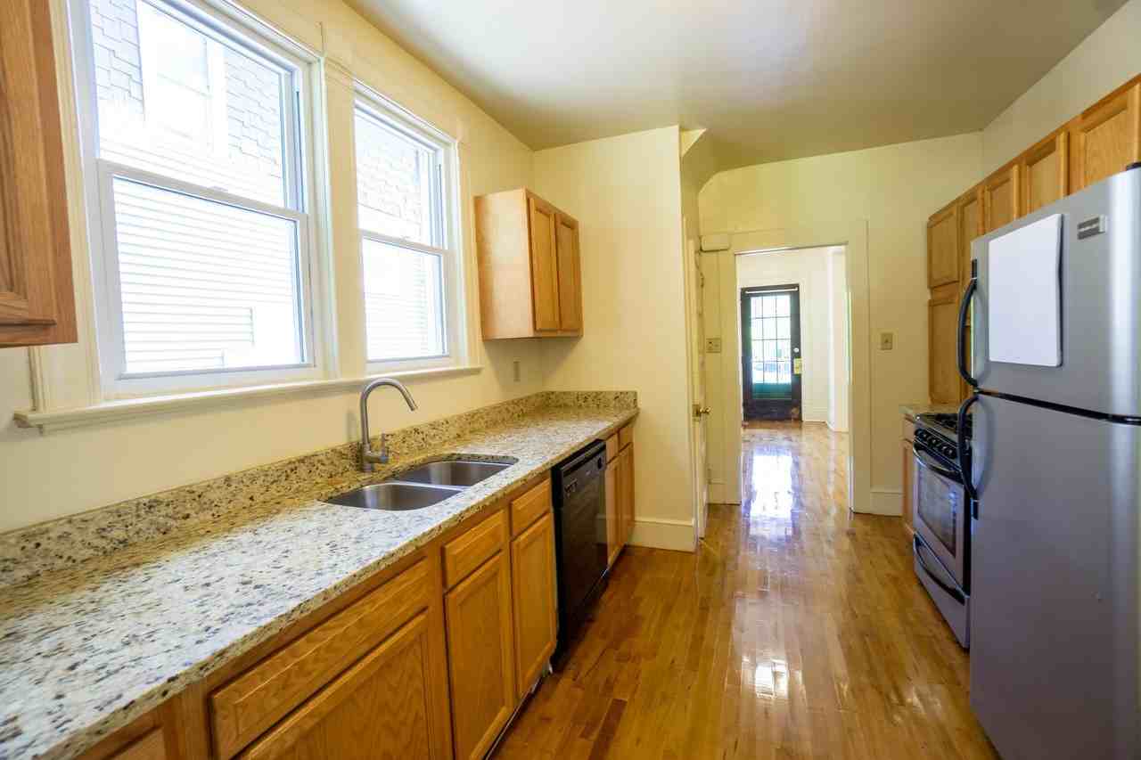 340 Roosevelt Ave - Photo 3 of 28