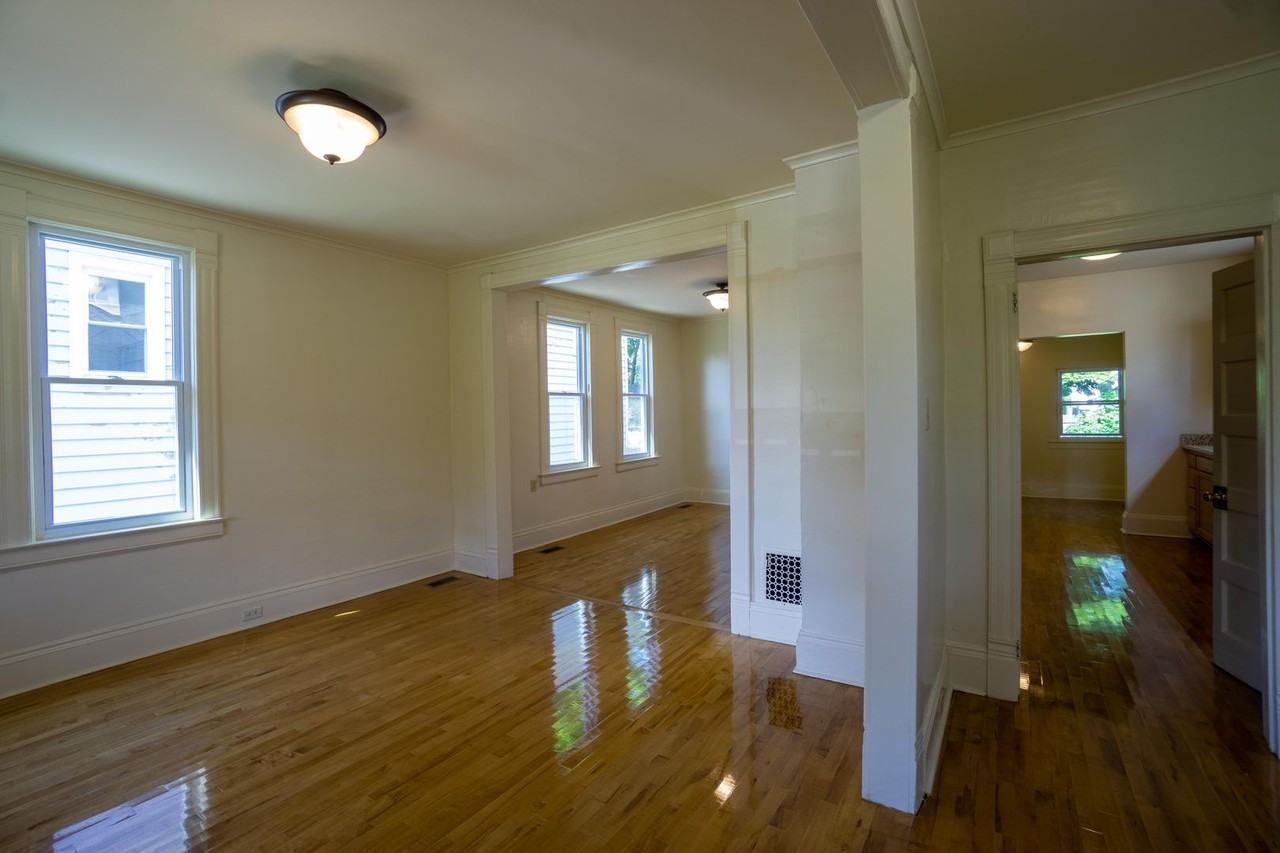 340 Roosevelt Ave - Photo 4 of 28