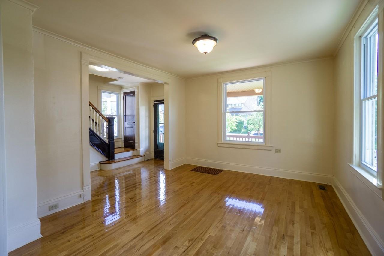 340 Roosevelt Ave - Photo 5 of 28
