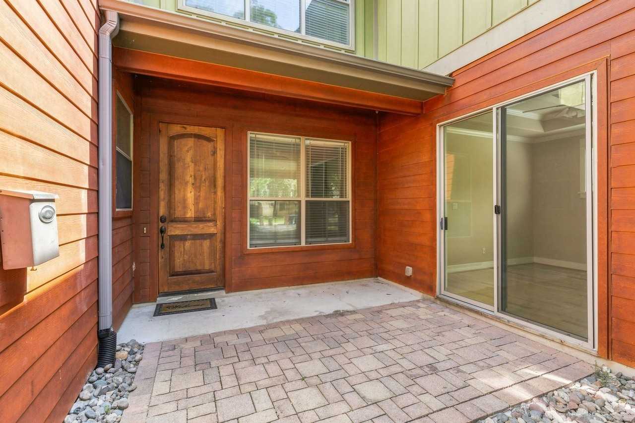 304 Zennia St - Photo 5 of 50