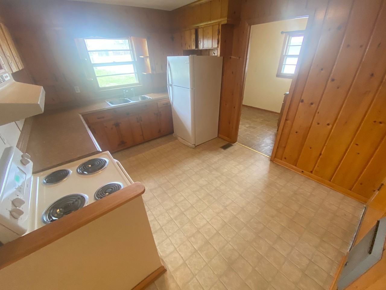 404 Vosswood Dr - Photo 4 of 18