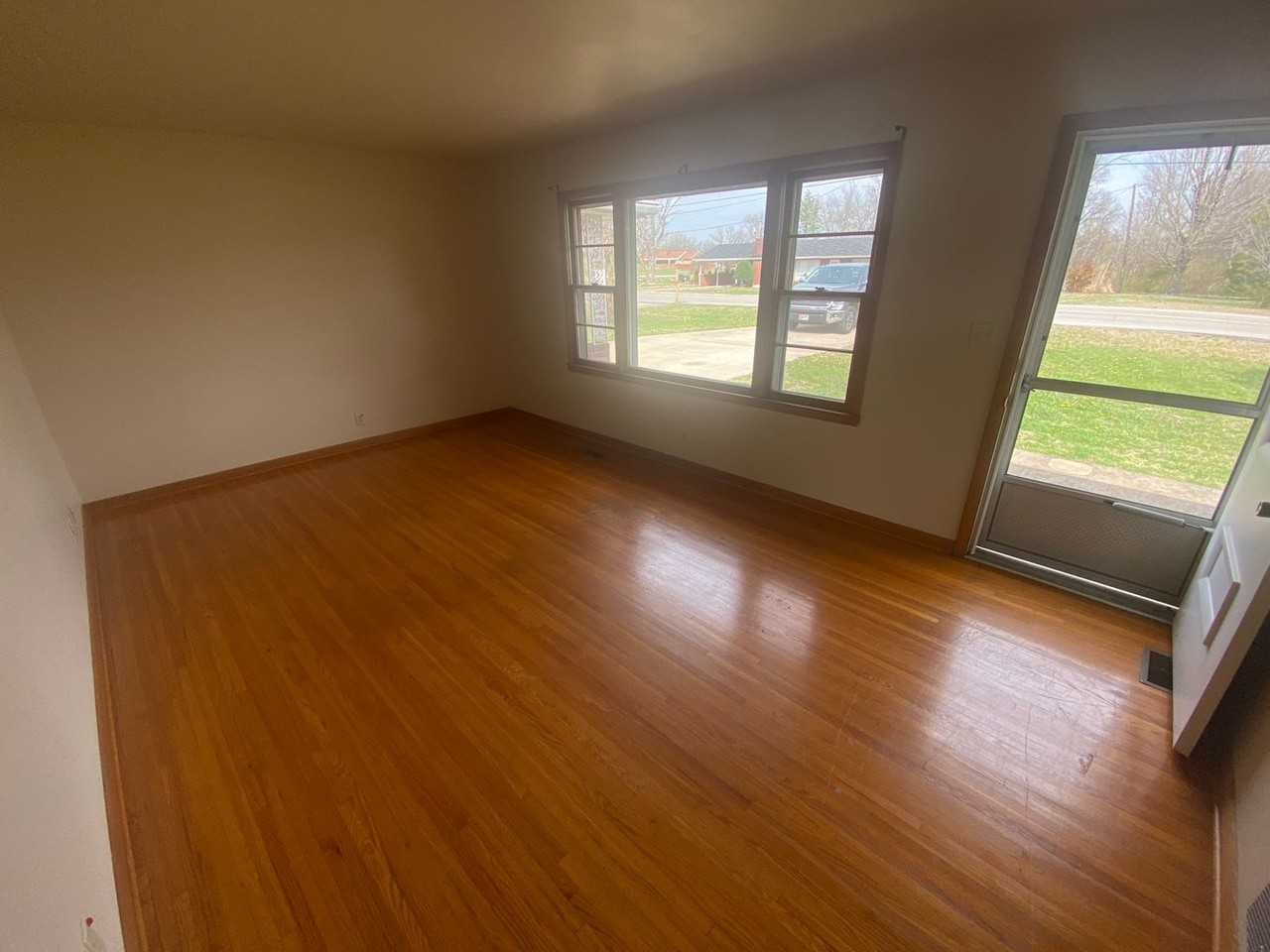 404 Vosswood Dr - Photo 6 of 18