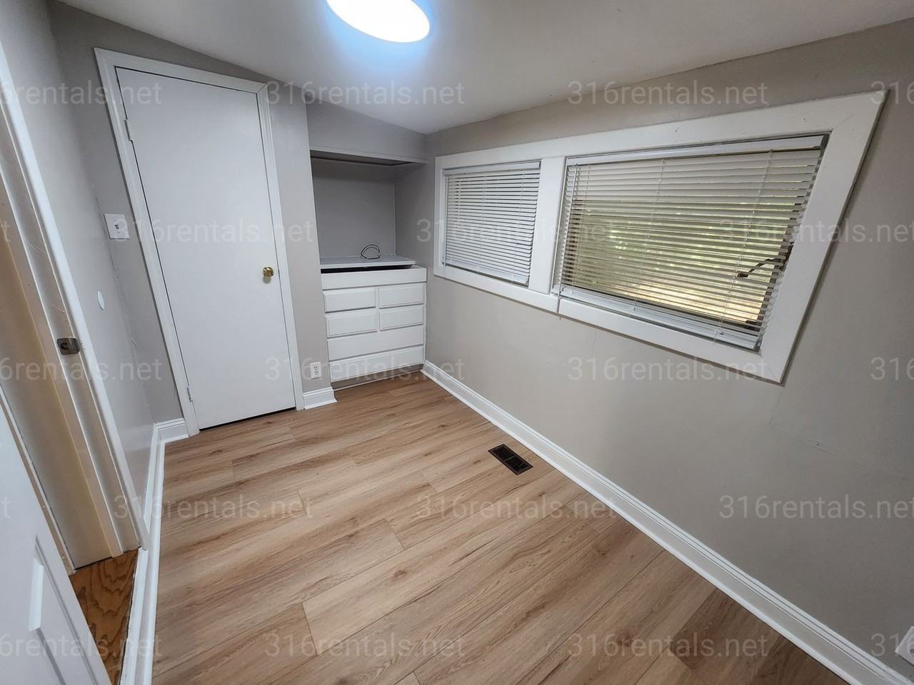 3434 E 9th St N - Photo 7 of 19