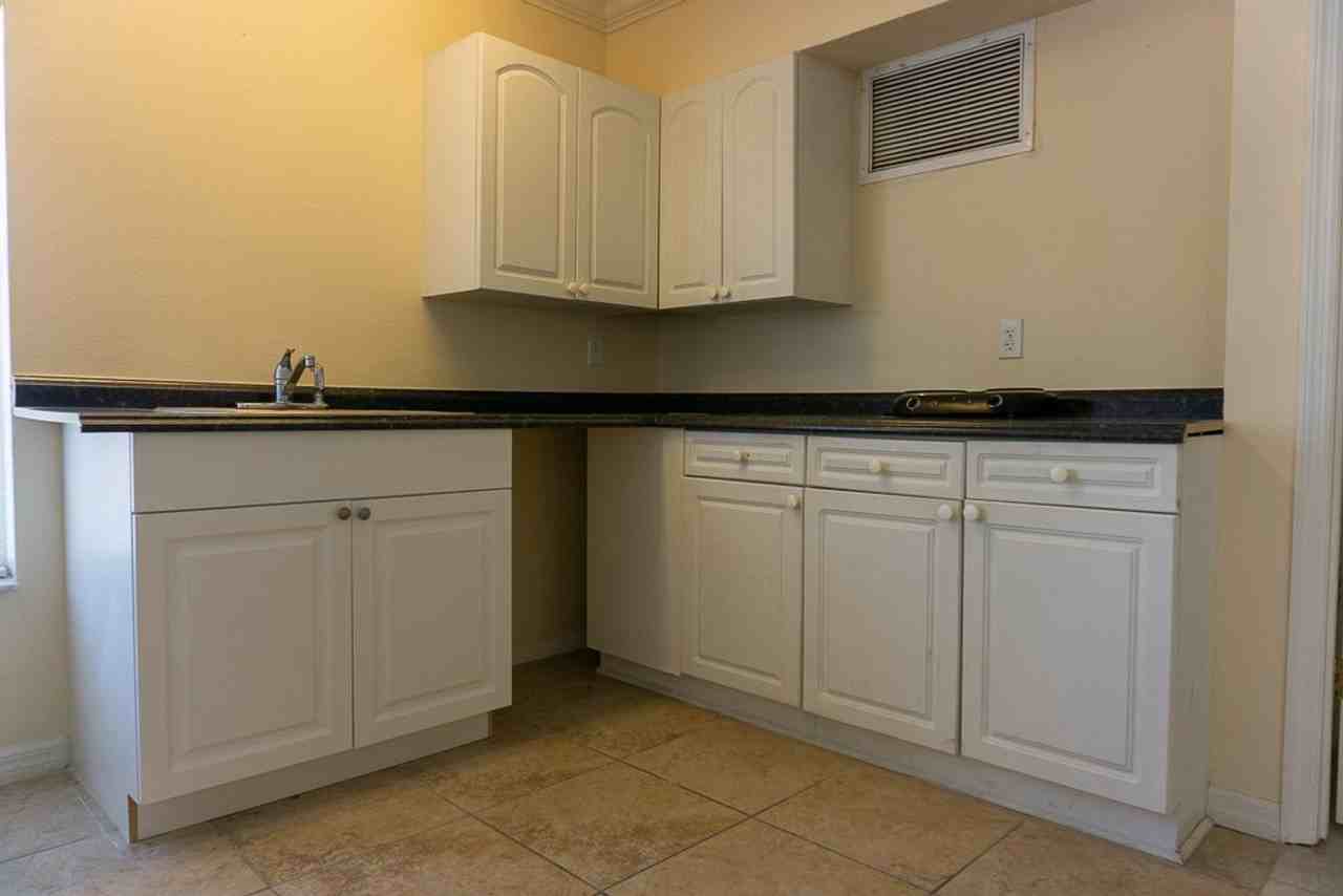 2204 Fan Palm Dr - Photo 6 of 9