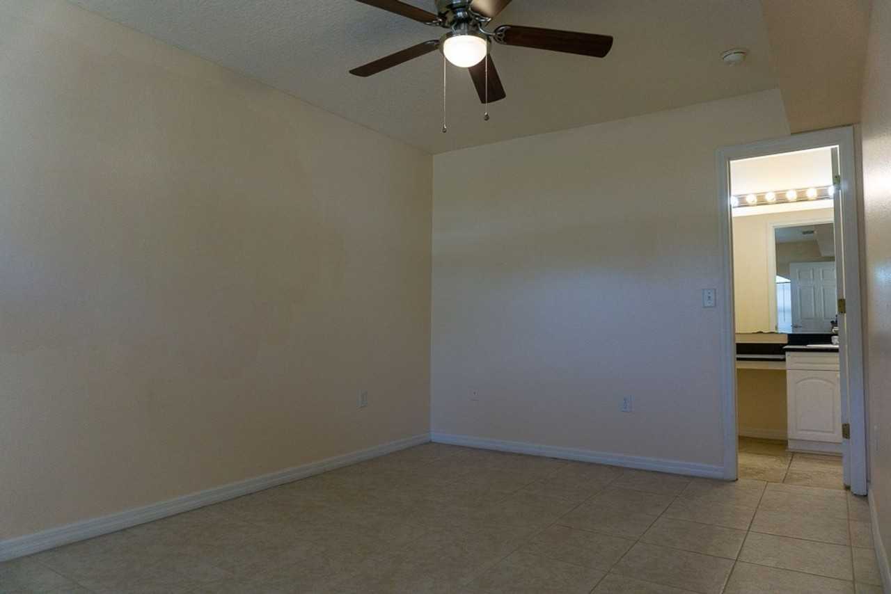 2204 Fan Palm Dr - Photo 7 of 9