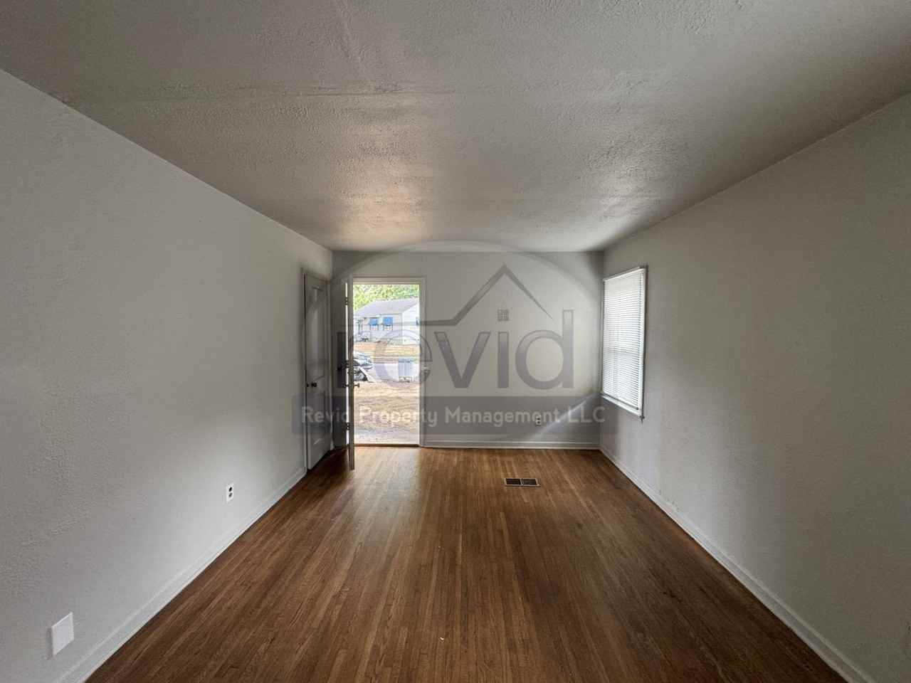 1445 Luverne St - Photo 3 of 16