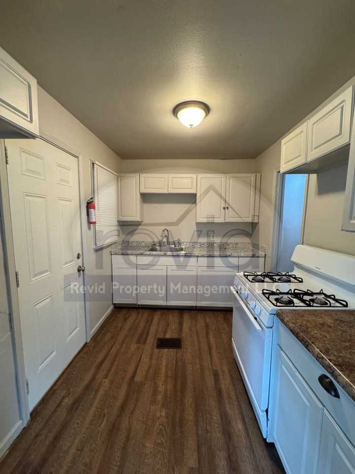 1445 Luverne St - Photo 4 of 16