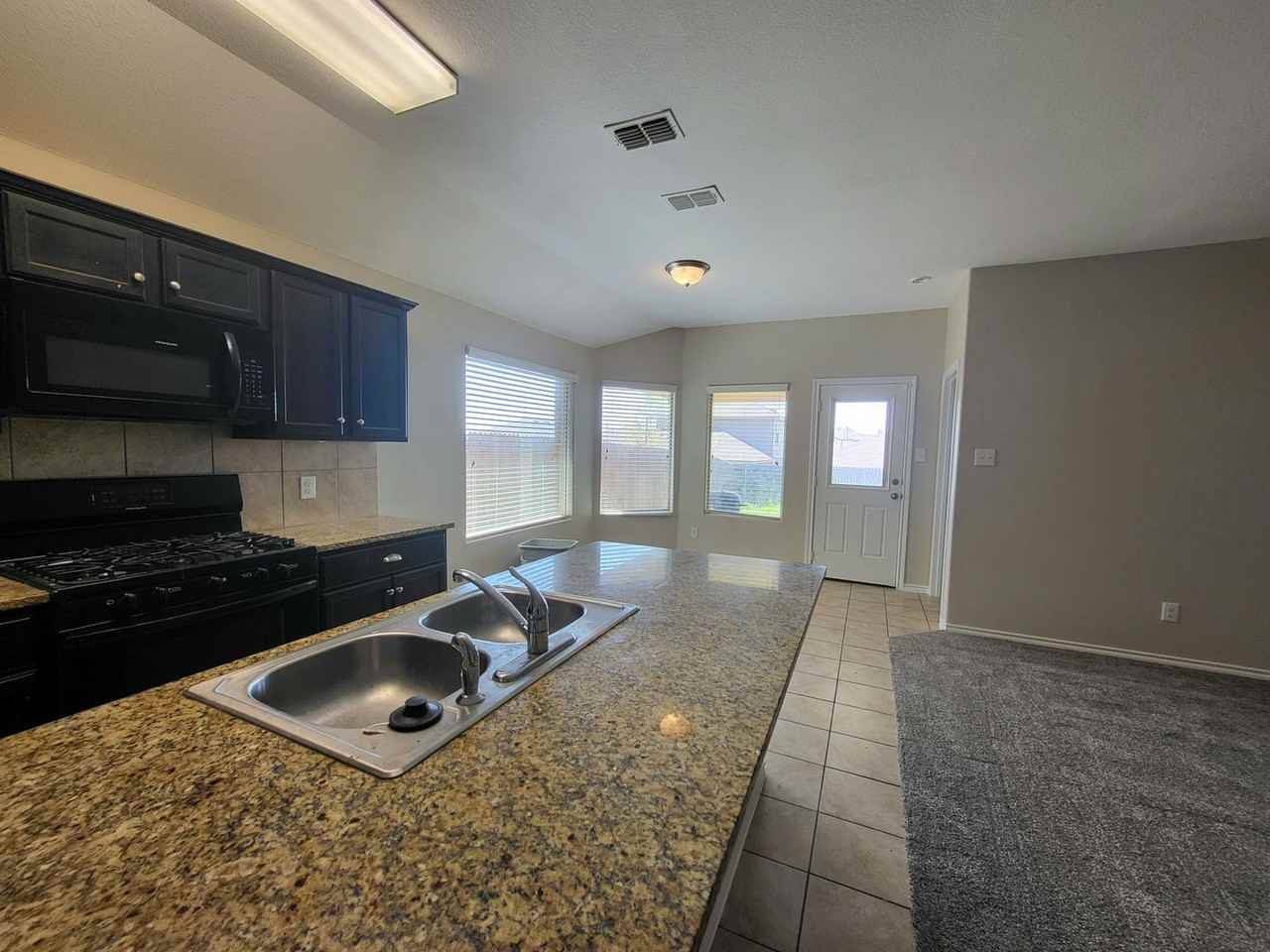 7017 Mohegan Dr - Photo 2 of 35