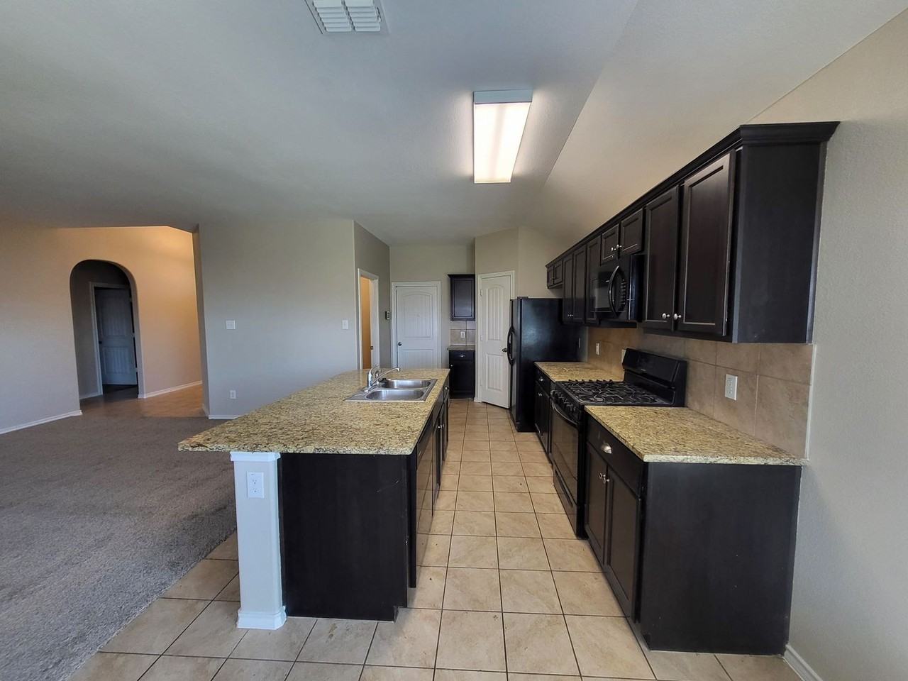 7017 Mohegan Dr - Photo 3 of 35