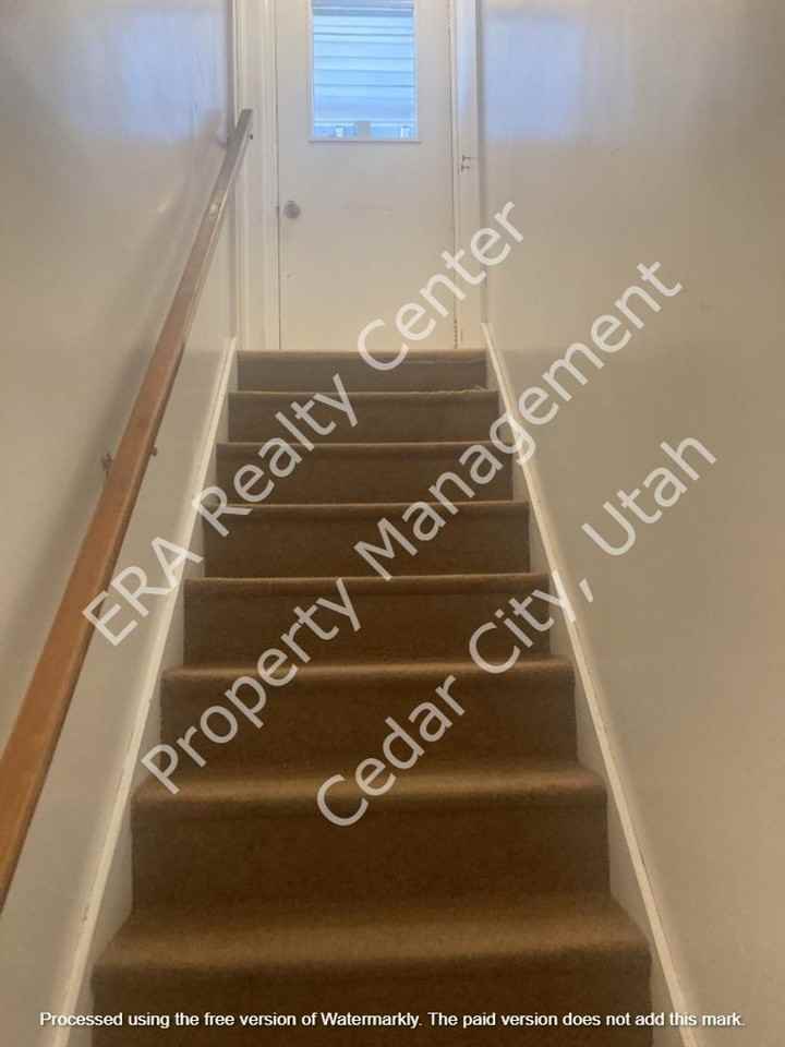 529 S 450 W - Photo 4 of 19
