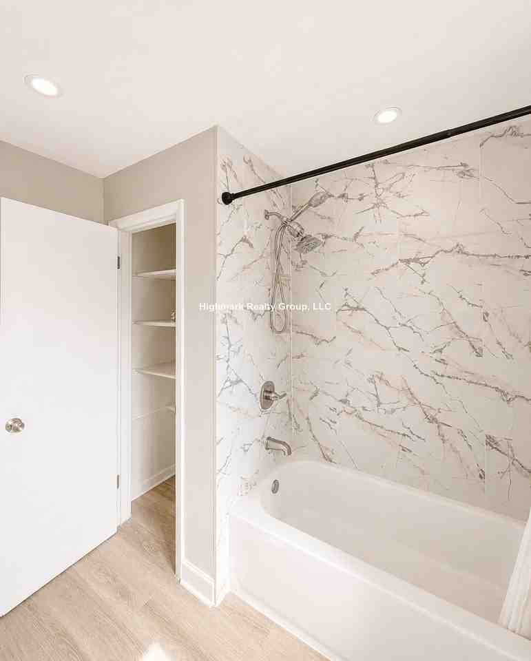 354 Skokie Ct - Photo 5 of 21