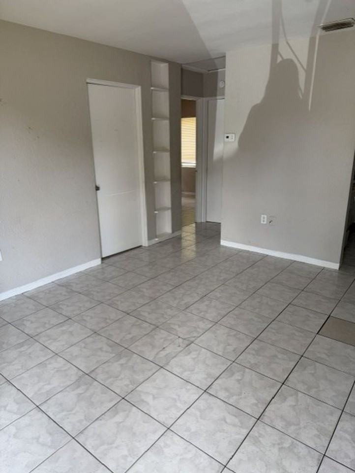 7045 54th Ave N - Photo 4 of 15