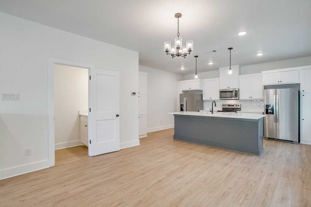 2347 Benbrook Blvd - Photo 2 of 32