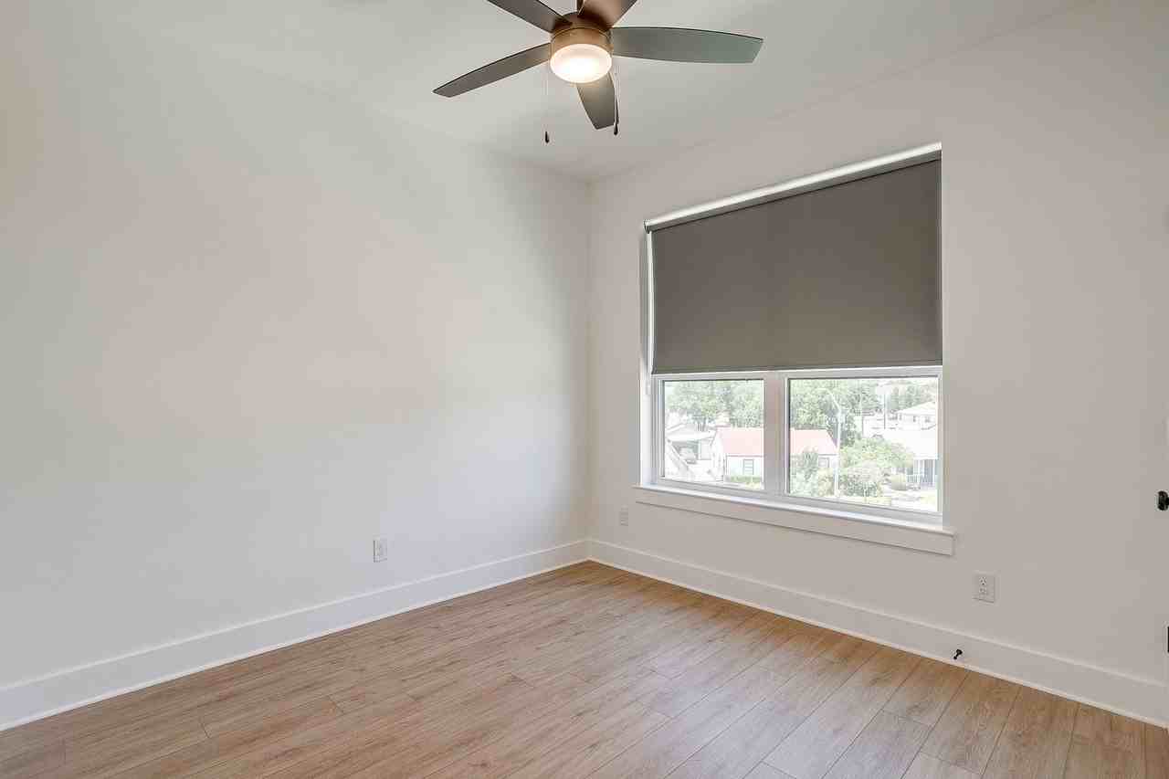 2347 Benbrook Blvd - Photo 3 of 32