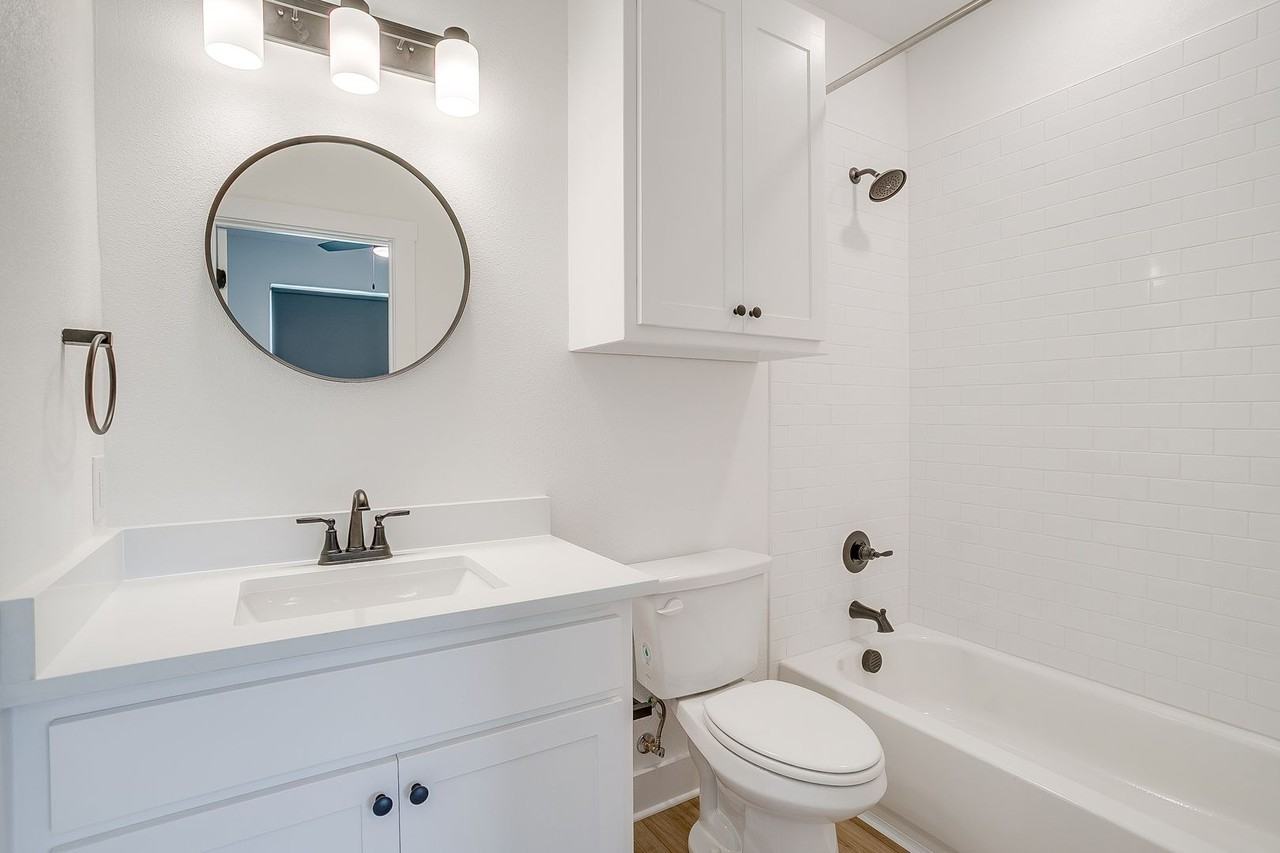 2347 Benbrook Blvd - Photo 5 of 32