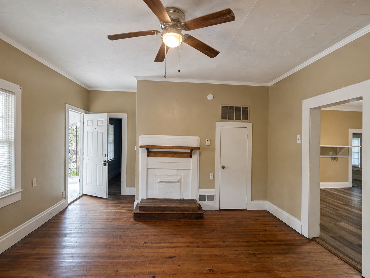 925 Stone St - Photo 2 of 16