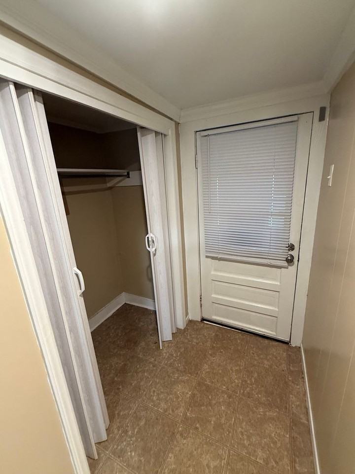 925 Stone St - Photo 6 of 16
