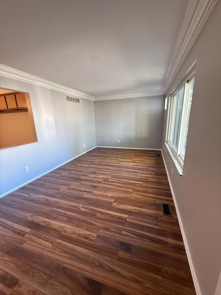 931 3rd St - Photo 4 of 14
