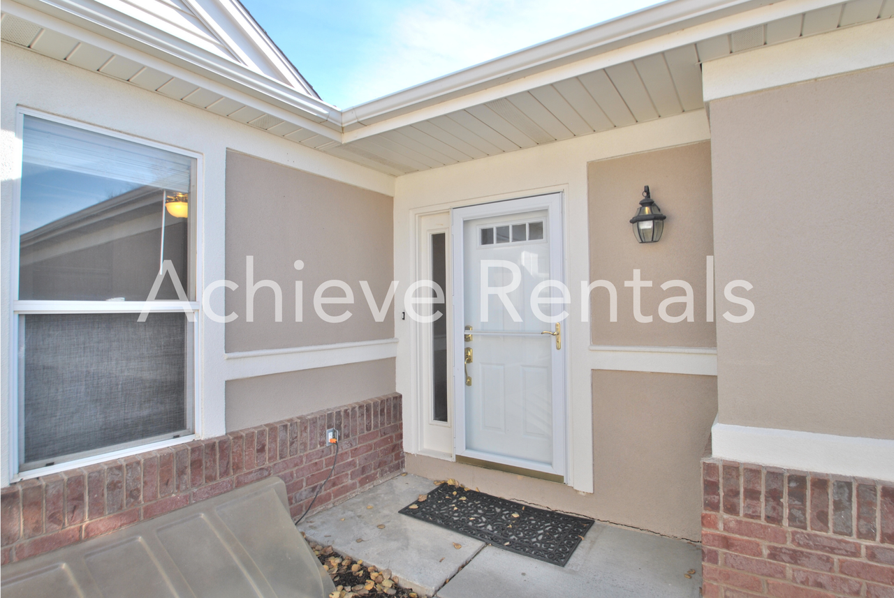 637 E 950 S - Photo 2 of 13