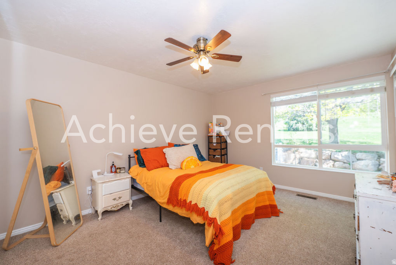 637 E 950 S - Photo 7 of 13