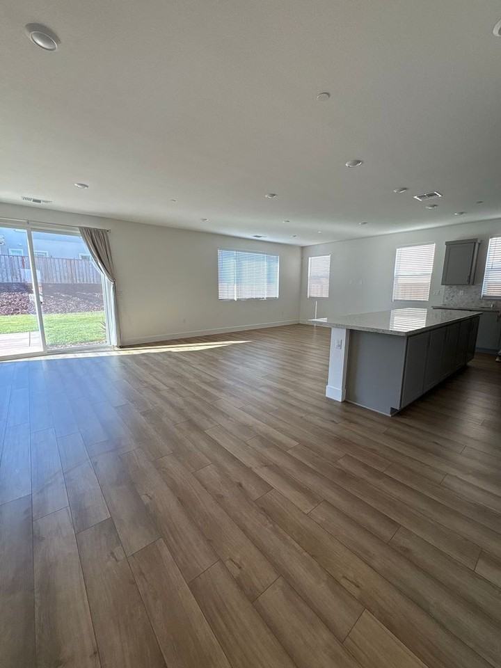 1831 Lilac Ct - Photo 5 of 13