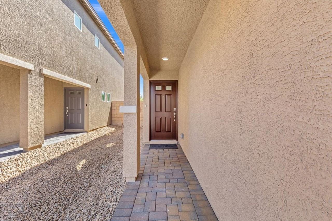 5702 Sunset Sedona St - Photo 3 of 23