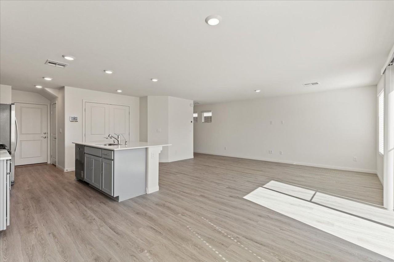 5702 Sunset Sedona St - Photo 7 of 23