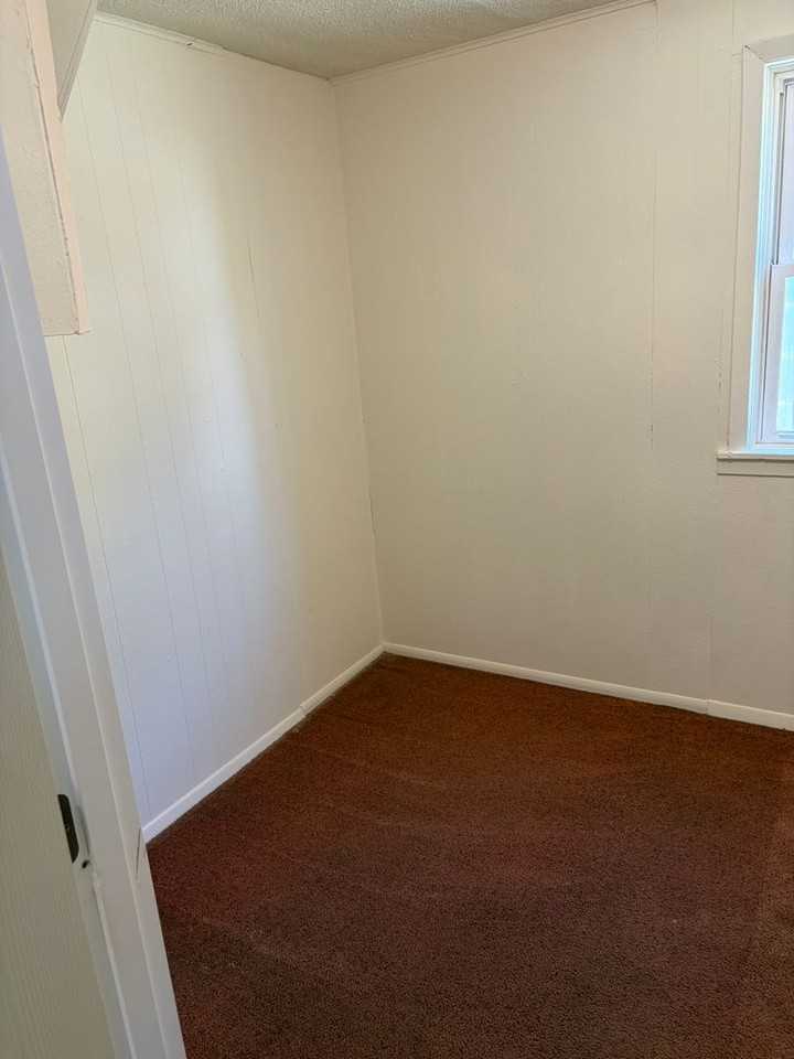 222 3rd Ave Ne - Photo 5 of 9