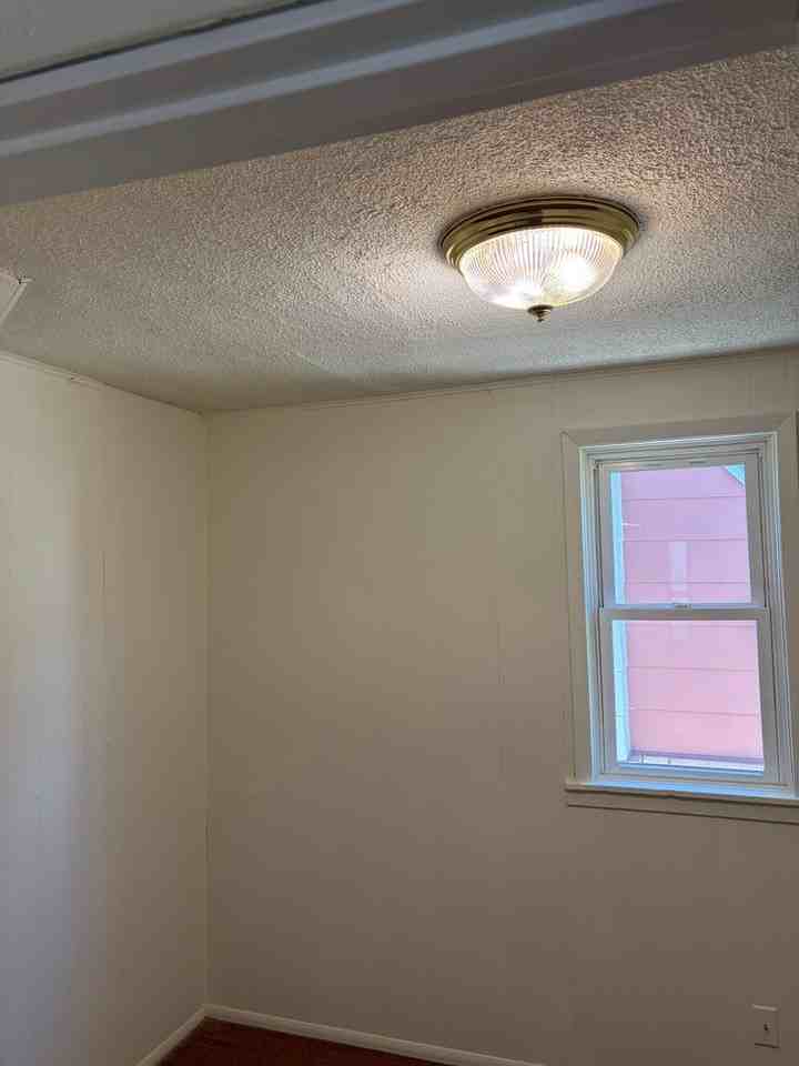 222 3rd Ave Ne - Photo 6 of 9