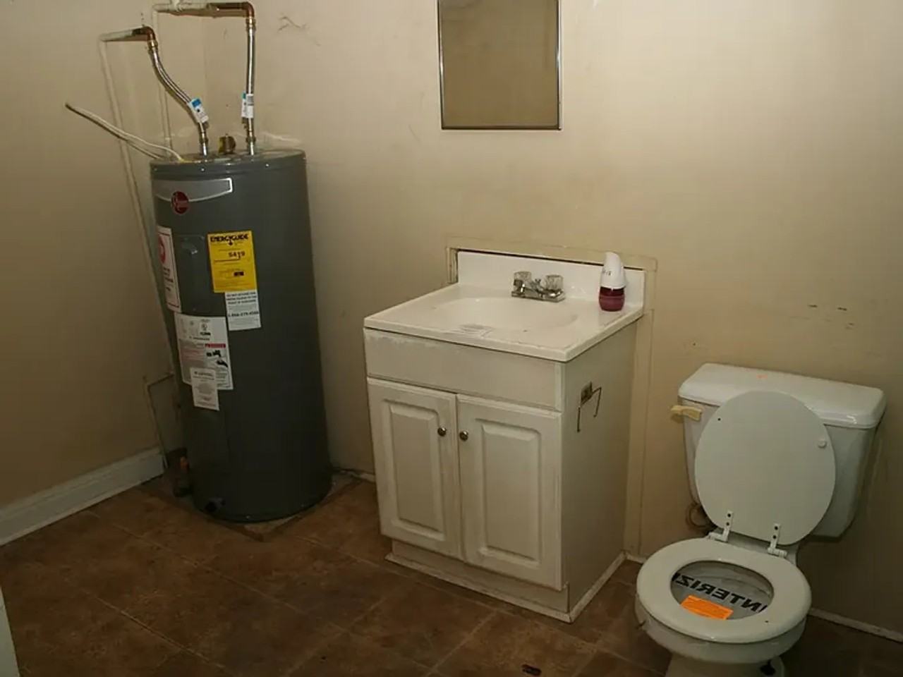 801 20th St - Photo 2 of 7