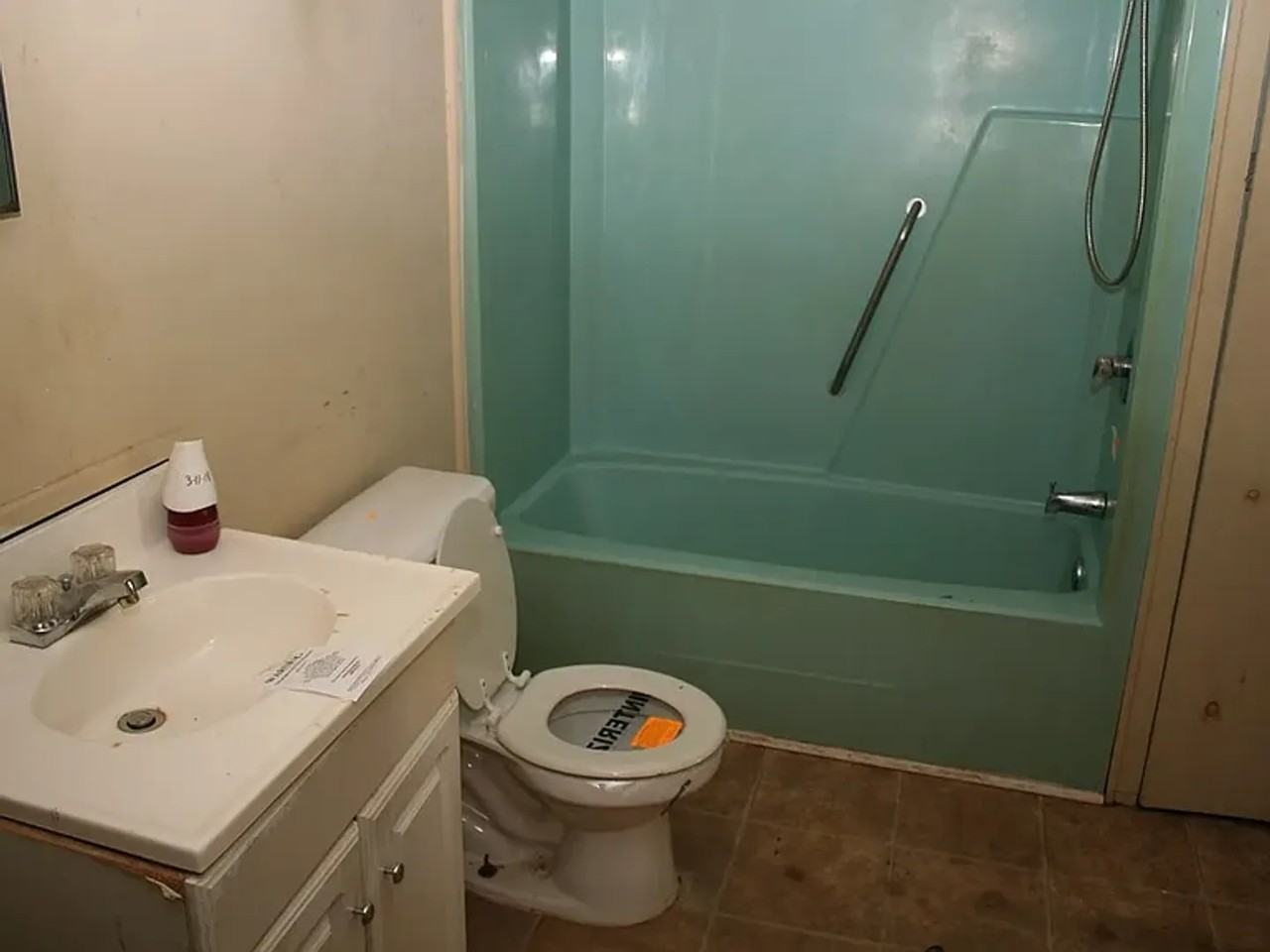801 20th St - Photo 3 of 7