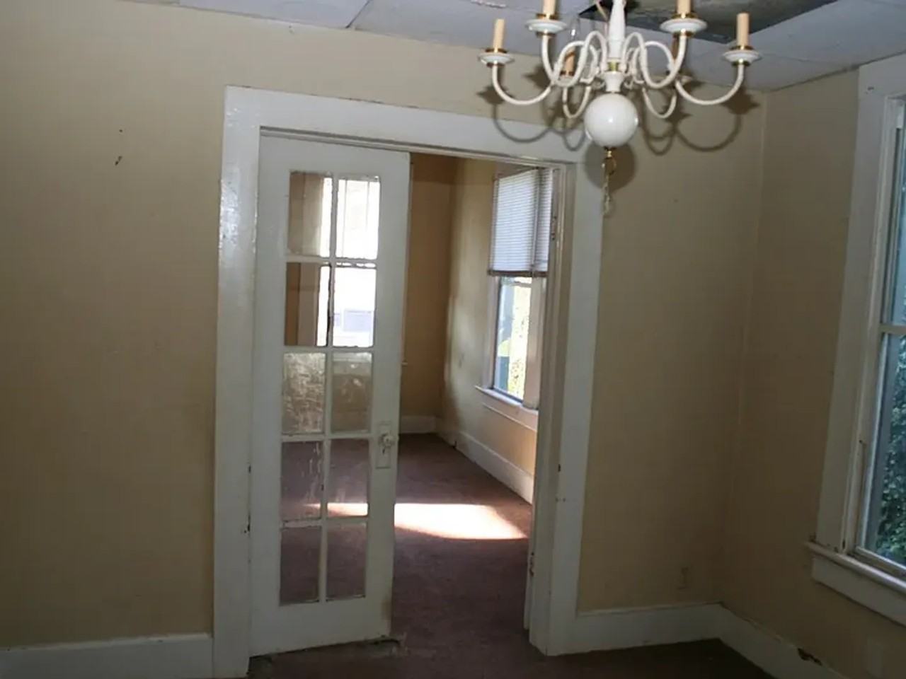 801 20th St - Photo 4 of 7