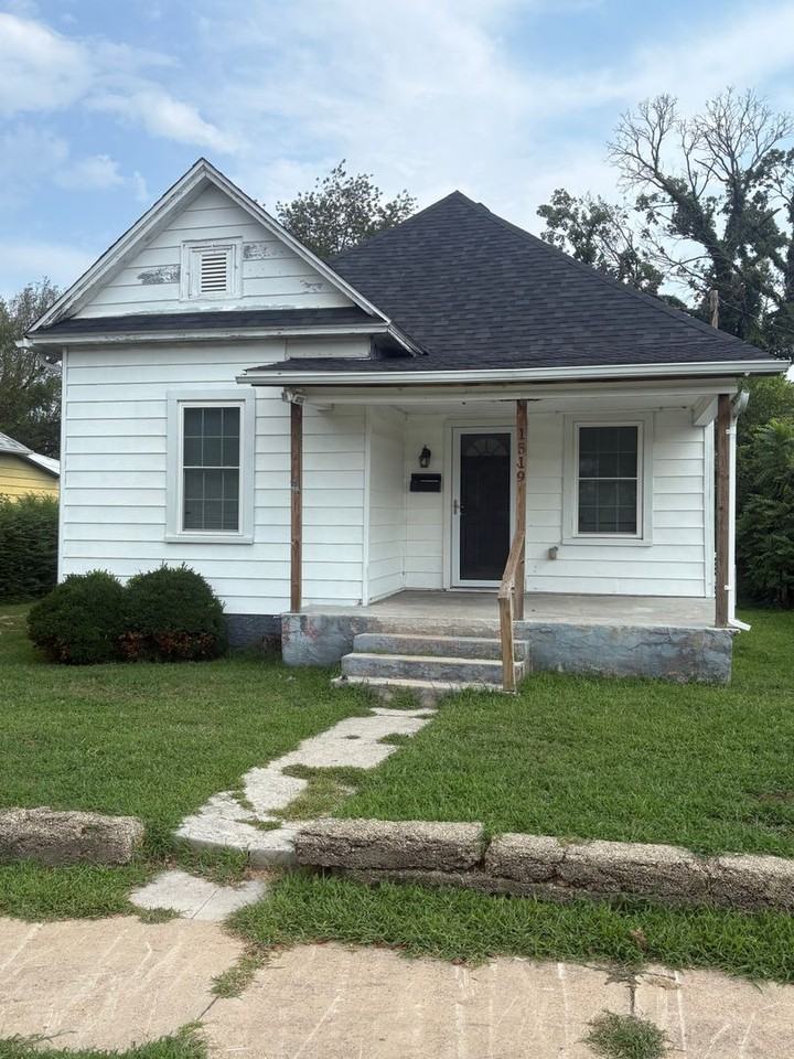 1519 Nelson St - Photo 2 of 12