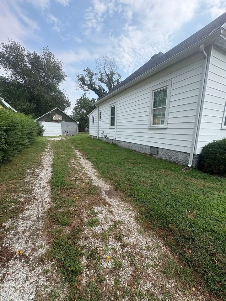 1519 Nelson St - Photo 3 of 12