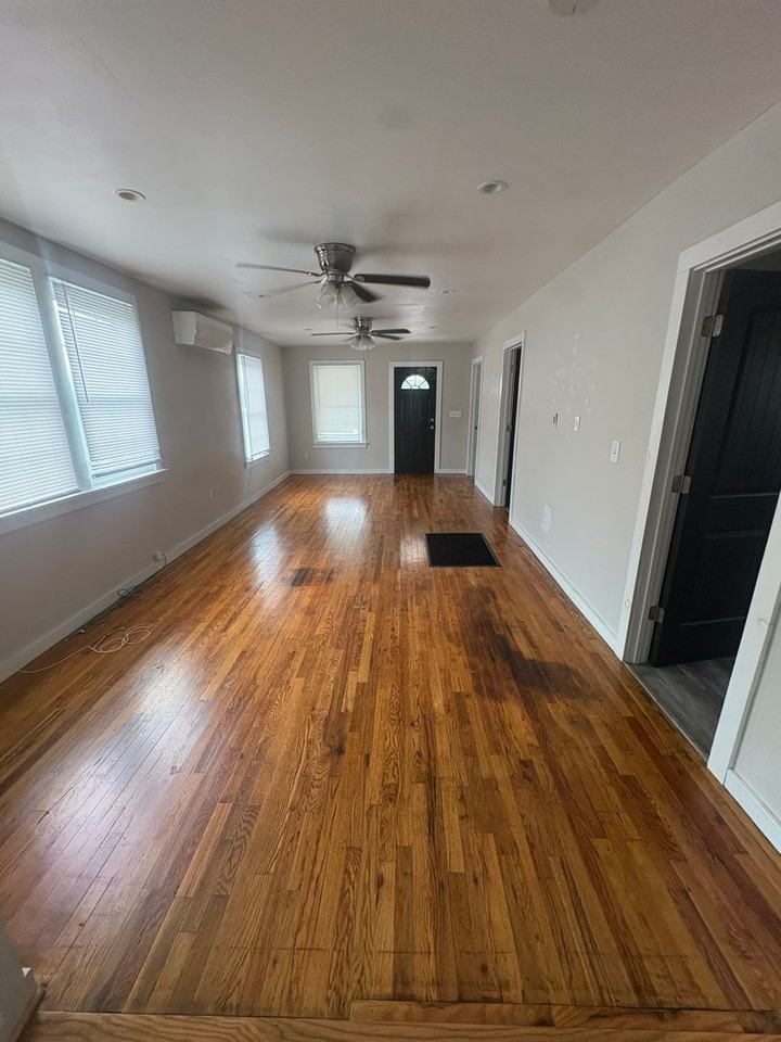1519 Nelson St - Photo 5 of 12