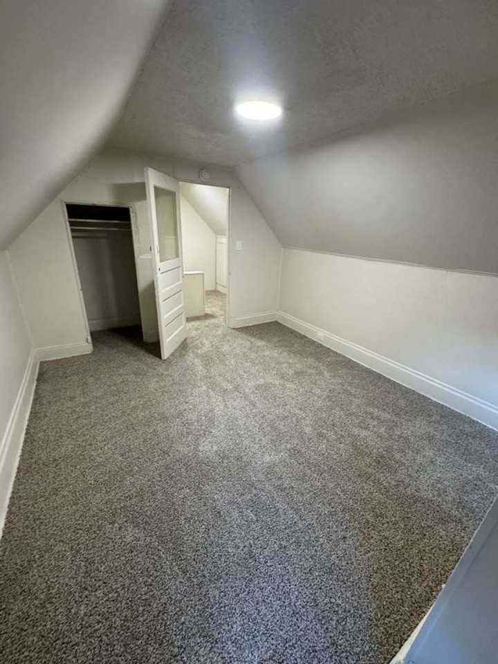 122 N Holland Ave - Photo 5 of 20