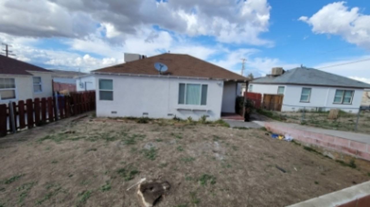 1111 Flora St - Photo 4 of 18