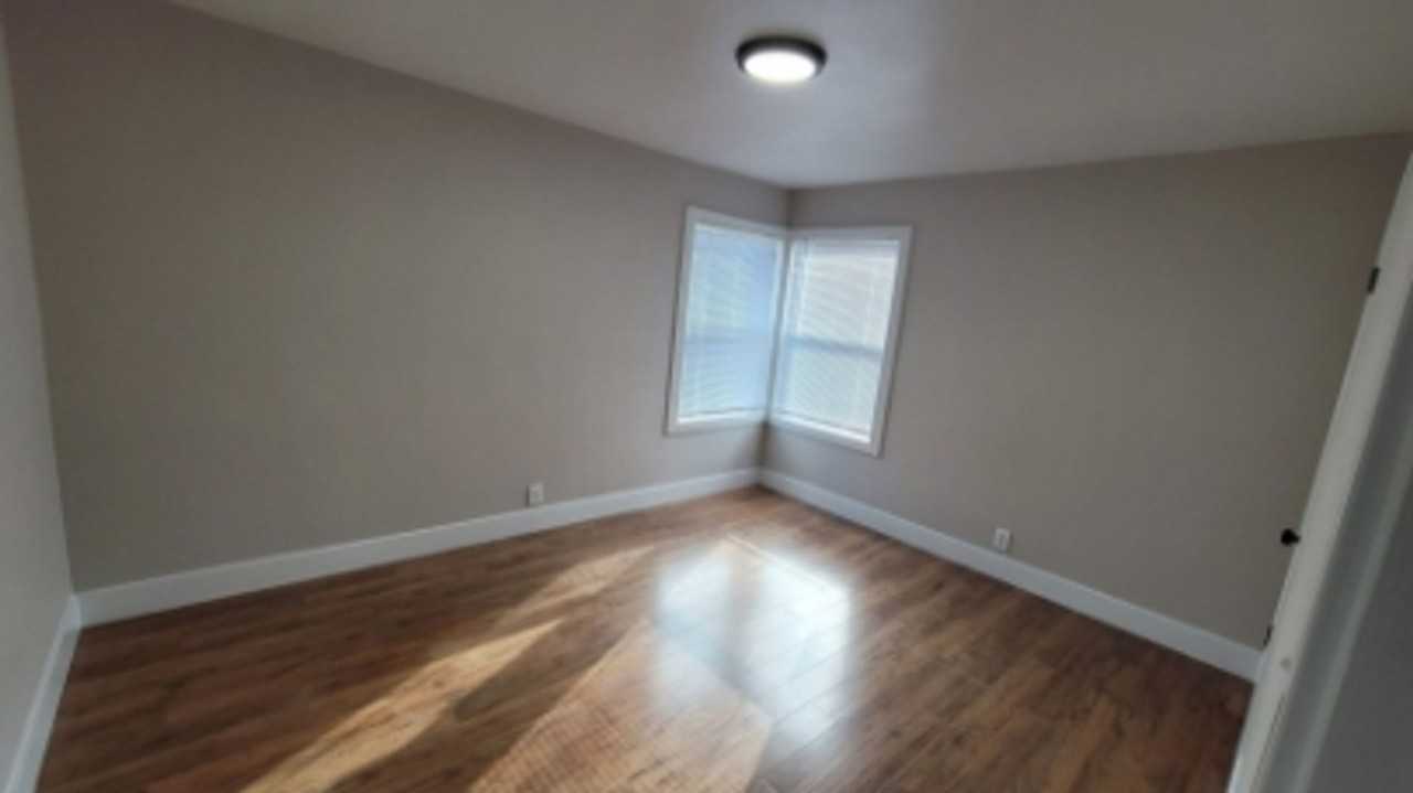 1111 Flora St - Photo 7 of 18
