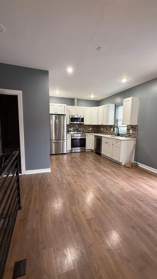 5328 Vine St - Photo 5 of 10