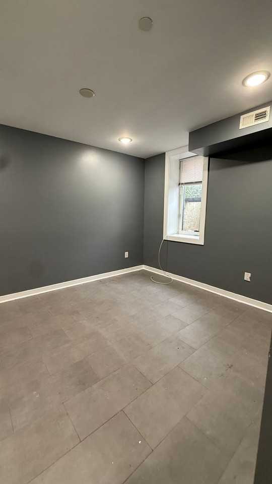 5328 Vine St - Photo 7 of 10