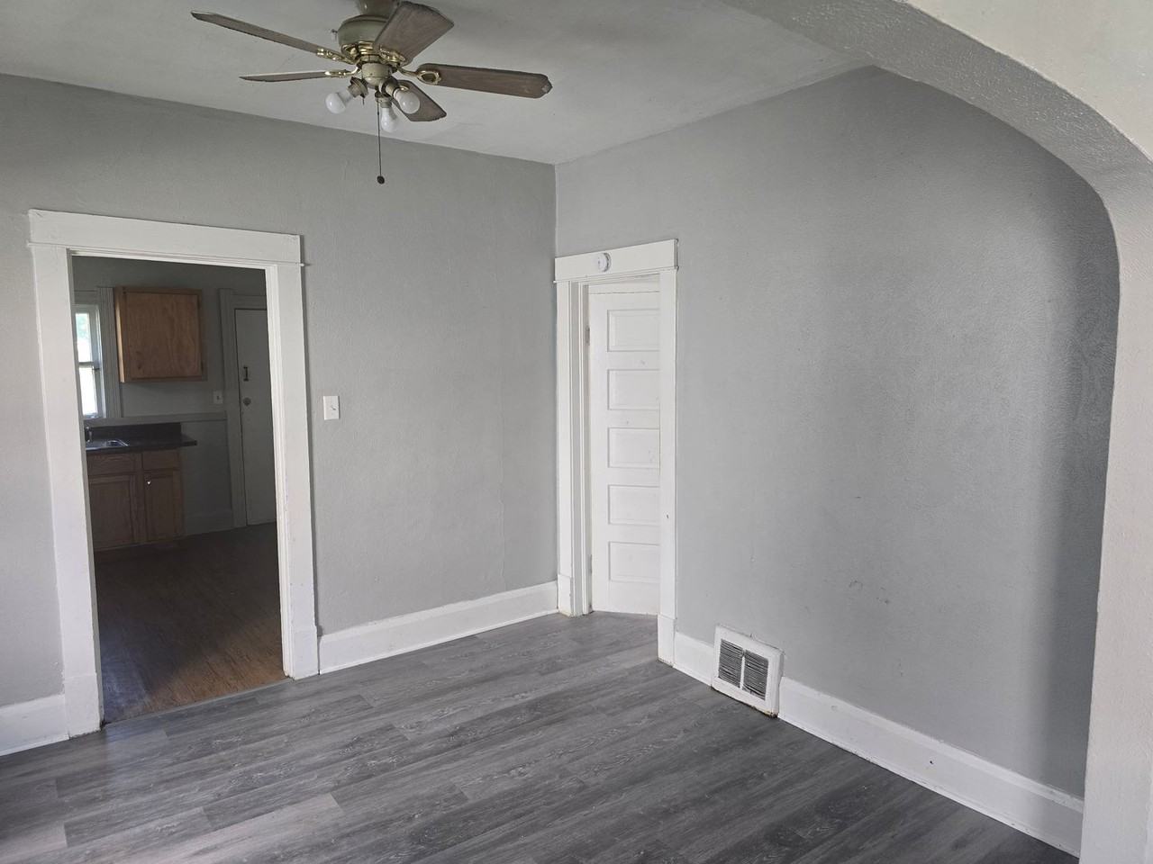 441 E Weber St - Photo 4 of 16