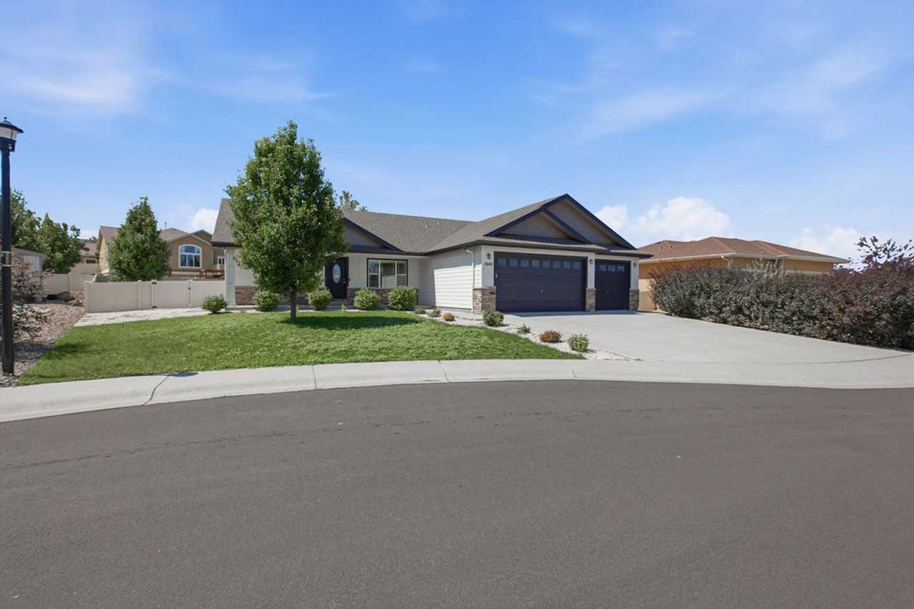 7407 Turnbull Ct - Photo 2 of 34