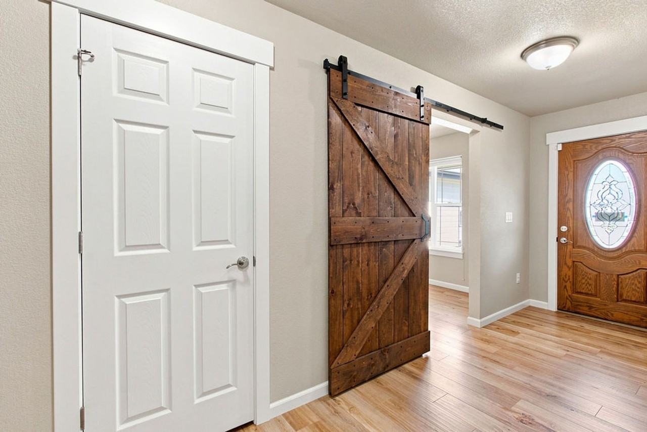 7407 Turnbull Ct - Photo 4 of 34