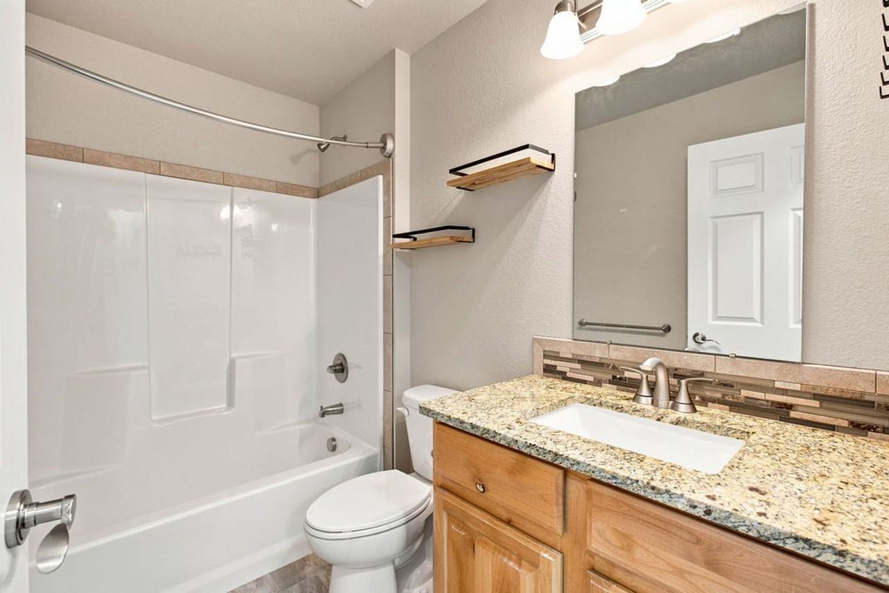 7407 Turnbull Ct - Photo 5 of 34